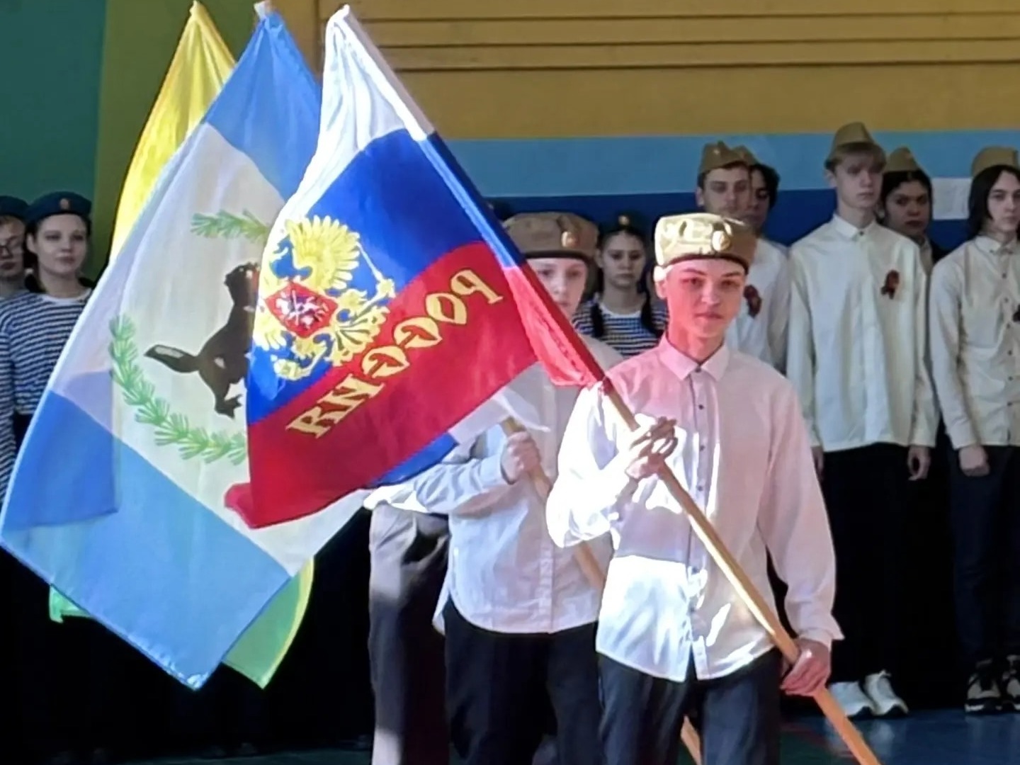 Смотр песни и строя.